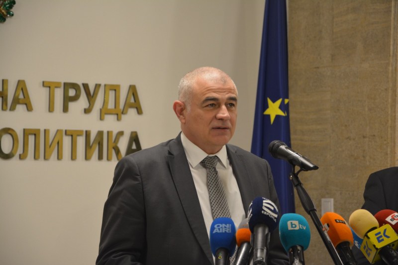 Министър Гьоков: Работим върху варианти за преизчисляване на пенсиите след 30 юни