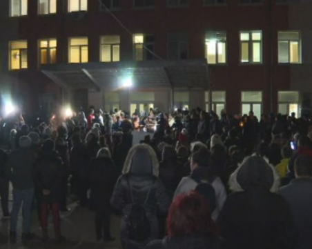 400 души на протест във Враца, искат оставката на ръководството на болницата