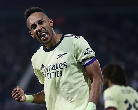 Барселона най-накрая представи Обамеянг