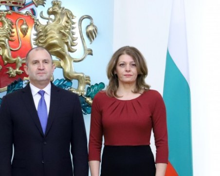 Десислава Радева е с COVID-19, президентът се самоизолира