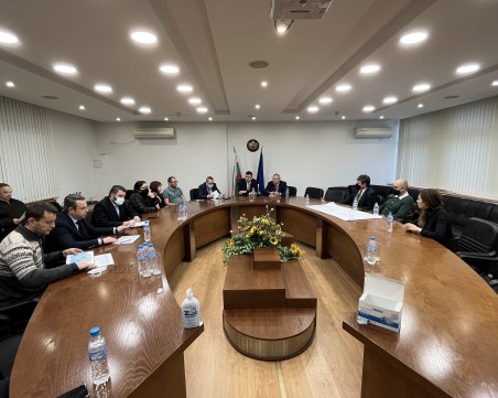 Има опасност летище Пловдив да остане без автобусен транспорт, Йордан Иванов свика спешна среща