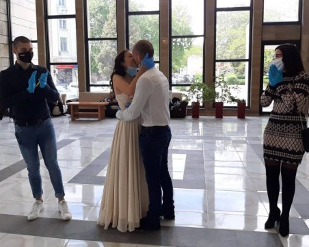 Инвазия на любовта в Пловдив! Сватби на всеки половин час на 22.02.2022