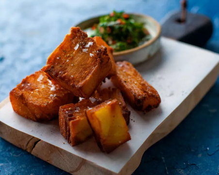 Изискани хрупкави пържени картофи със сос Чимичури