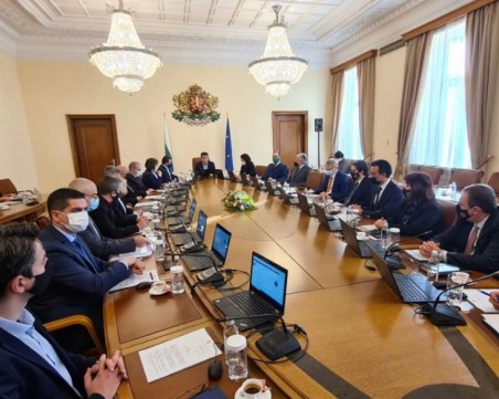 Порочните практики продължават! Законът за бюджета премахва съдиите по вписванията