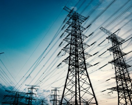 Премиерът изпраща финансови инспектори във всяка община, поискала помощи за тока