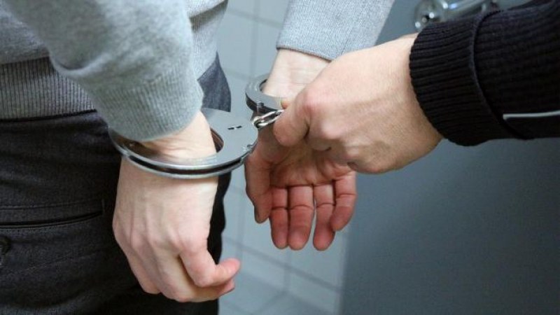Наркодилър бе задържан от криминалисти на Трето РУ в Пловдив.При