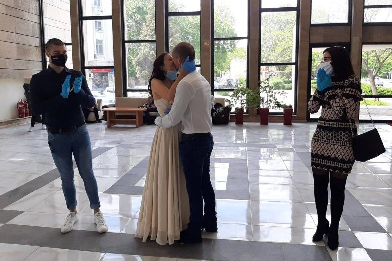 Инвазия на любовта в Пловдив! Сватби на всеки половин час на 22.02.2022