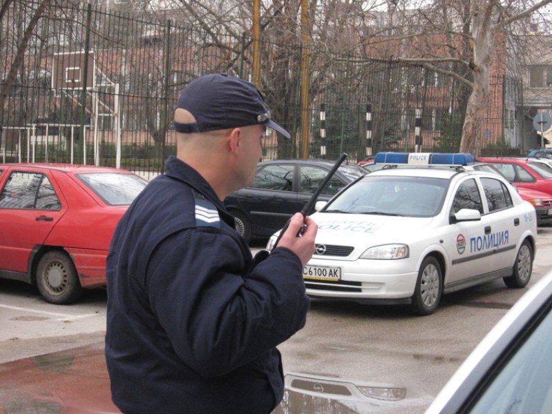 Тийнейджър се опита да финтира полицията в Пловдив, хванаха го зад волана на