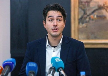 Министърът на културата Атанас Атанасов се самоизолира след положителен PCR