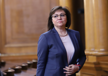 Министърът на икономиката и индустрията Корнелия Нинова даде извънреден брифинг