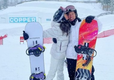 Актрисата и сноубордистът са заедно от пролетта на 2020 г