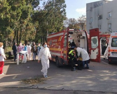 Евакуираха над 300 пациенти в спешна болница в Румъния заради пожар