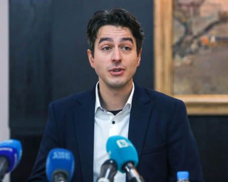 Министърът на културата е с COVID