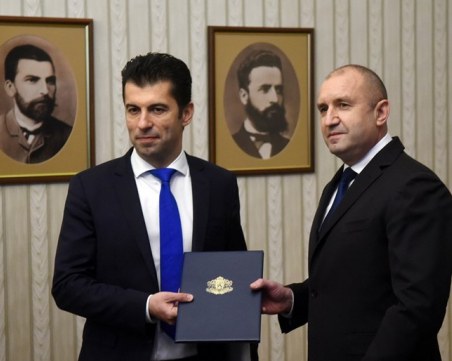 Сигнал към Скопие? Петков и Радев заедно на честванията а Гоце Делчев