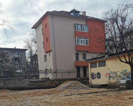 Започна строителството на паркинг за 50 автомобила в центъра на Пловдив