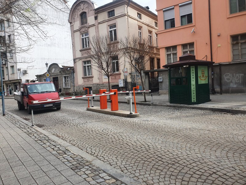 От 7 февруари бариерата на ул. „Княз Дондуков-Корсаков“ преди Радио-телевизионния
