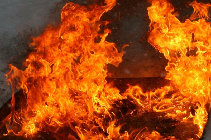 Дете загина при пожар в горяща каравана в правешкото село