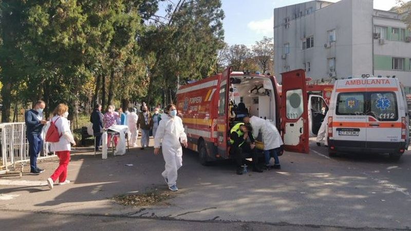 Евакуираха над 300 пациенти в спешна болница в Румъния заради пожар