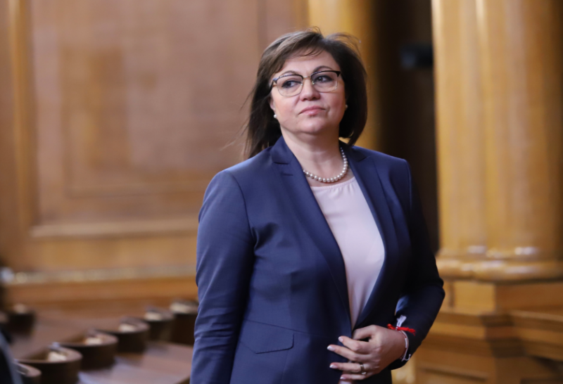 Министърът на икономиката и индустрията Корнелия Нинова даде извънреден брифинг.