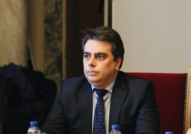 За януари и февруари общините училищата и читалищата ще бъдат