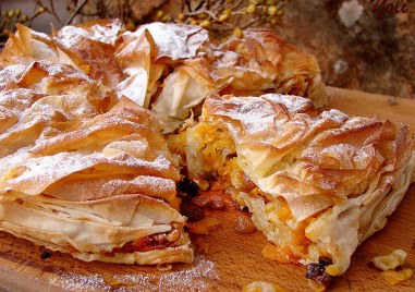 Необходими продукти кори за баница Фамилия 1 пакеттиква 1 3 кгмасло за