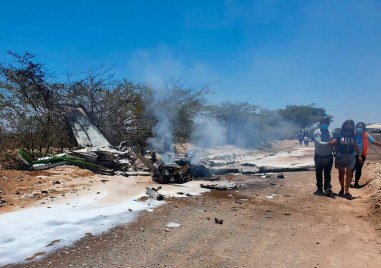 Седем души загинаха при катастрофа на малък самолет който летял