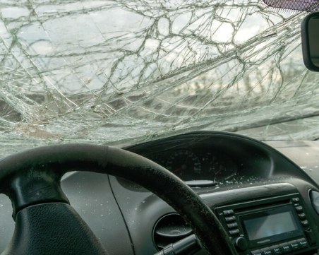 Двама са ранени при катастрофа край Казанлък