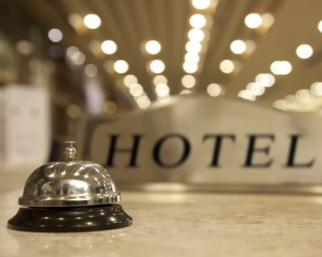 Двама тийнейджъри обраха рецепцията на хотел в центъра на Пловдив