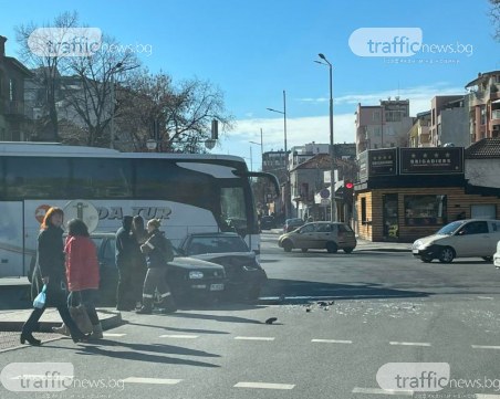 Катастрофа на оживено кръстовище в Пловдив