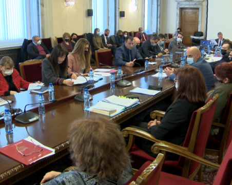 Скандал заради премахването на съдиите по вписвания!