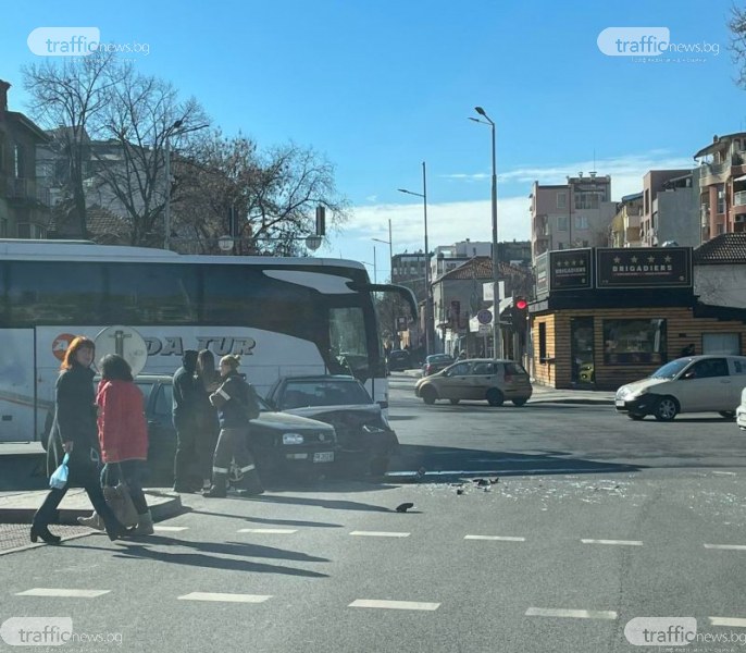 Катастрофа на оживено кръстовище в Пловдив