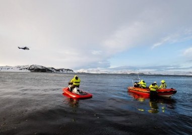 Властите в Исландия откриха малък самолет на дъното на езеро