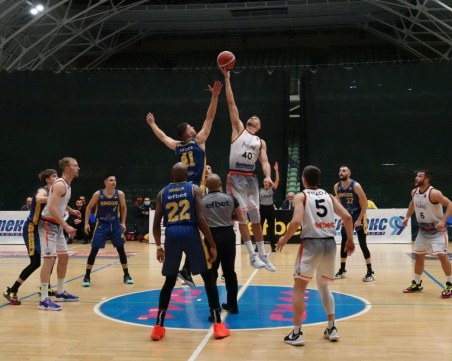 Академик изигра нелош мач срещу лидера Рилски спортист, но загуби