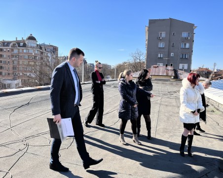 Областна управа с обществена поръчка за соларна централа на покрива си заради високи сметки за ток