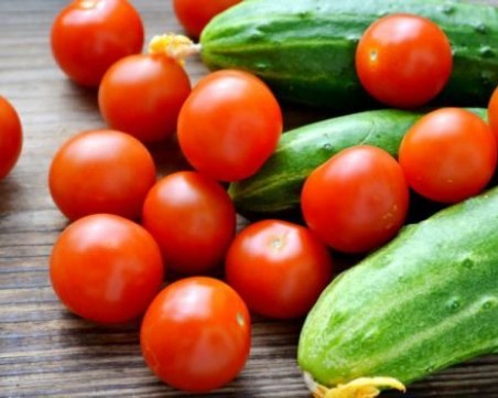 Земеделец от Пловдивско: Няма как да продаваме домати и краставици на по-малко от 5 лева цена на едро