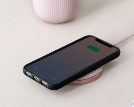 Нова технология ще позволи да зареждаме безжично смартфоните независимо от тяхната позиция