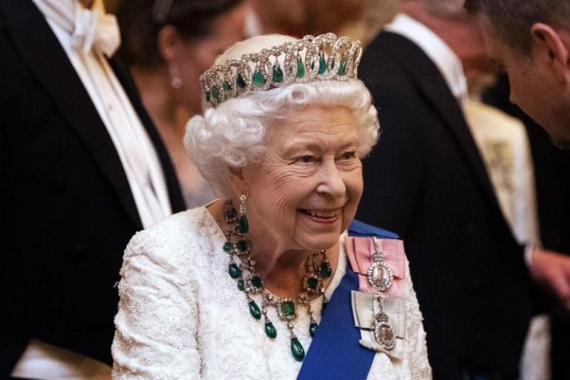 Кралица Елизабет II е първият британски монарх, който отбелязва платинен