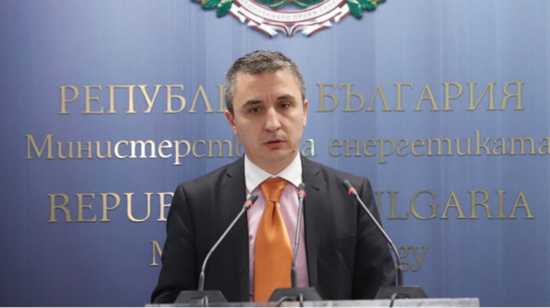 Министър Александър Николов: Води се координирана атака срещу националния интерес на България, граничеща с война