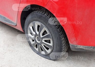 Шест автомобила осъмнаха със срязани гуми в пловдивския квартал Каменица