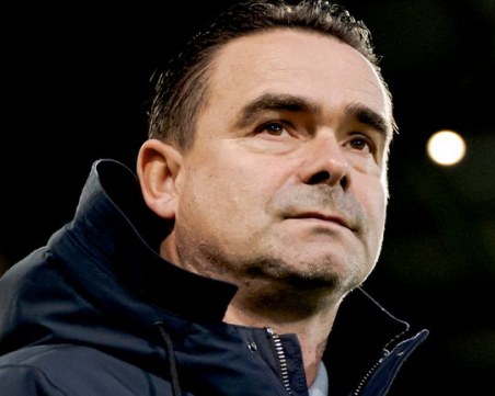 Директор в Аякс подаде оставка заради неприлични съобщения