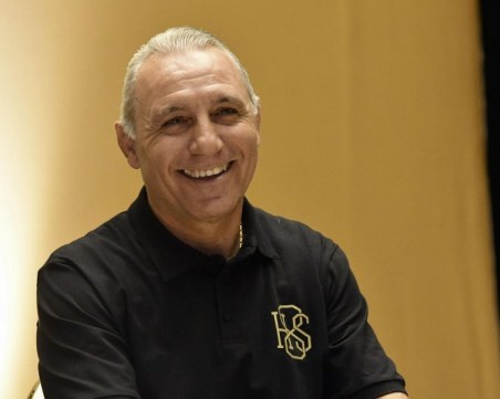 Стоичков чака пари от Левски, дарява ги на ЦСКА