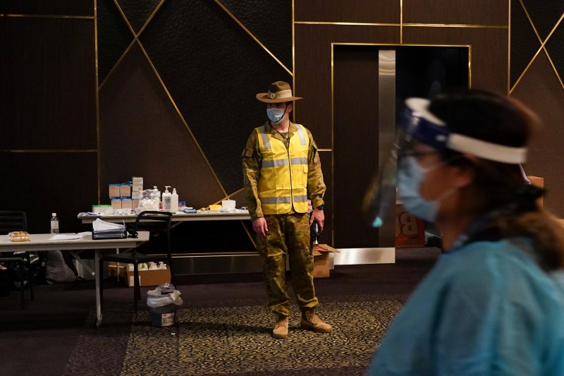 Австралия отваря границите си за ваксинирани чужденци