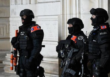 Задържани са 13 души в белгийския пристанищен град Антверпен заподозрени