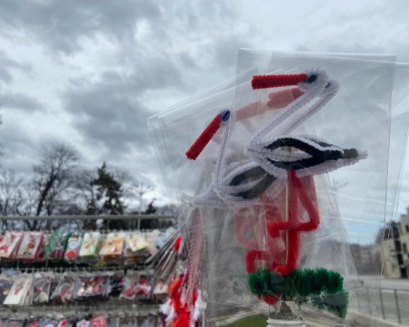 И мартеничките поскъпнаха! Най-търсени са тези с шевици и зодиакални знаци