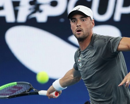 Мико стартира с победа в Индия