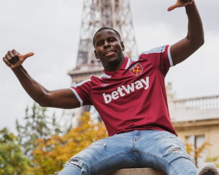 Заснеха звезда от Висшата лига как рита и удря котката си