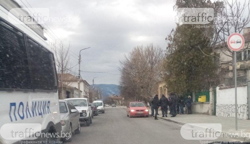 Въоръжен мъж обра пощата в Катуница