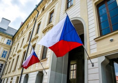 Чешкото правителство започна да отменя ограниченията наложени в страната заради COVID 19