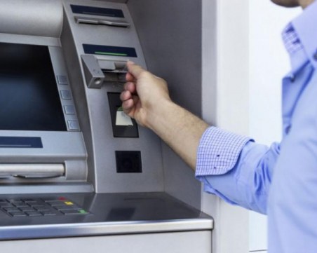 Банкоматите в България са намалели с 10% за последните пет години