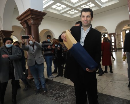 Докато премиерът и главният прокурор си играят на 